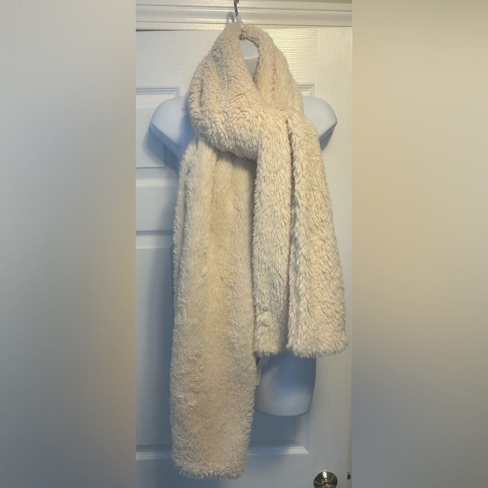 Cozy Cream Faux Fur Scarf